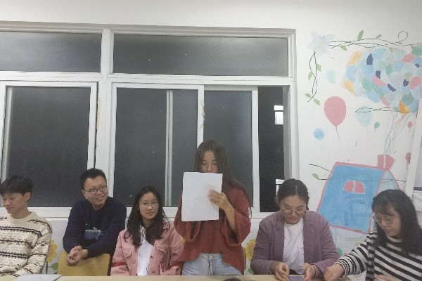图2 支部成员发言