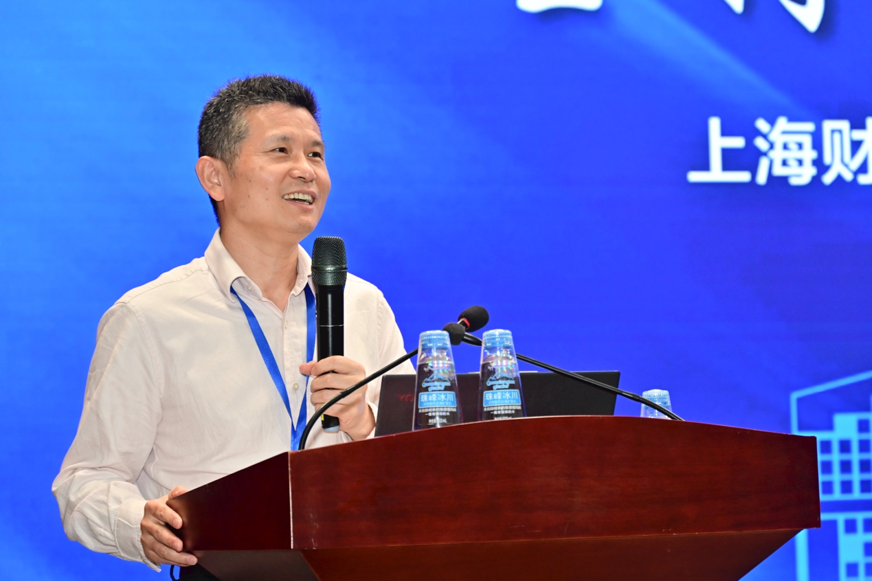 人在舞台上弹吉他AI 生成的内容可能不正确。